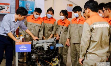 bằng cao đẳng công nghệ ô tô làm kỹ thuật viên được không