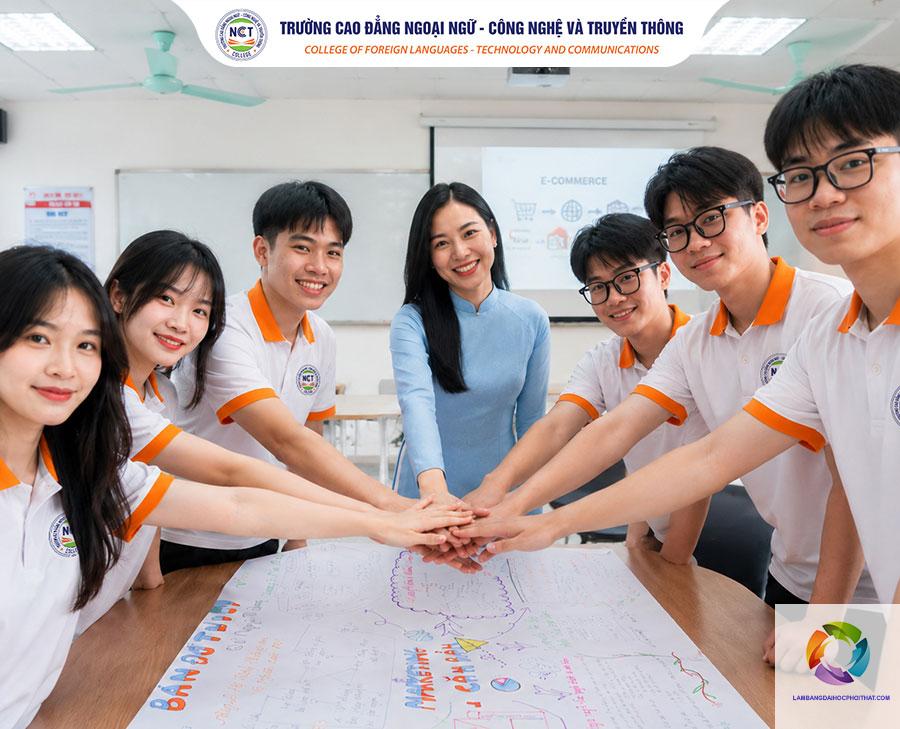 bằng cao đẳng thương mại điện tử lương bao nhiêu - Hình 2