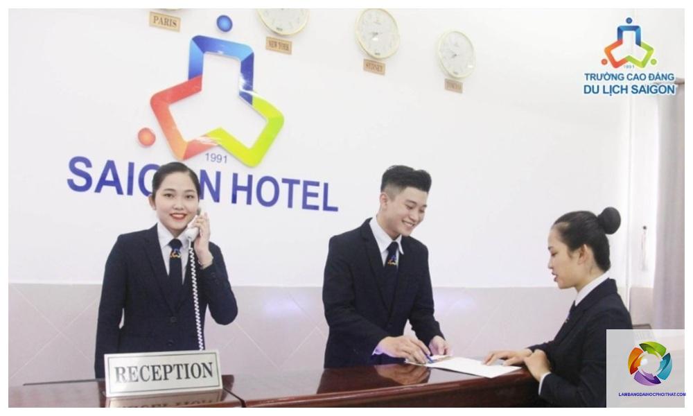 bằng đại học quản trị khách sạn có dễ xin việc không