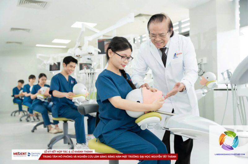 Bằng đại học răng hàm mặt lương bao nhiêu? Mức thu nhập thực tế và cơ hội nghề nghiệp