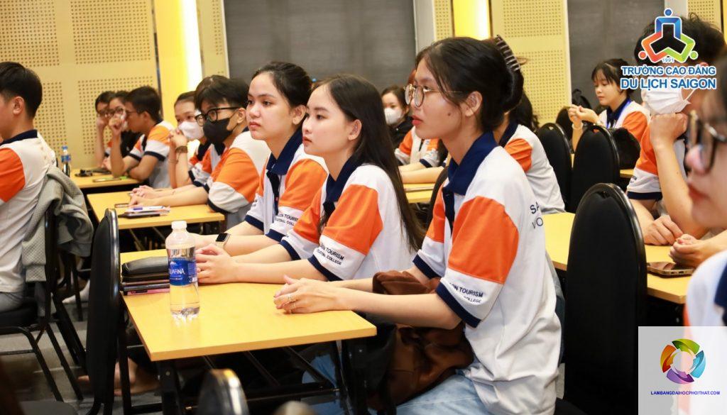 cao đẳng lên đại học mất bao lâu